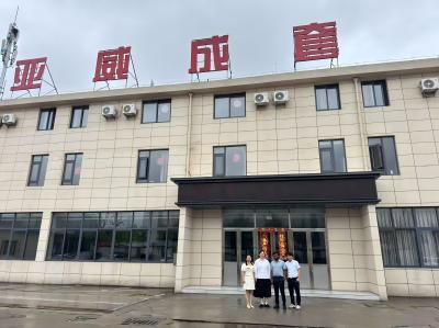 Глобальні клієнти відвідують Jiangsu Yawei Complete Electric, щоб дослідити м...